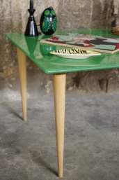 table-design-vintage-verre-bois-vert-2